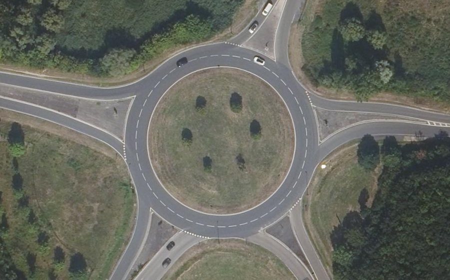 Vue aérienne du Rond-point anonyme n°26370487