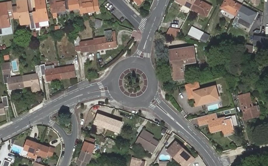 Vue aérienne du Rond-point anonyme n°26371168