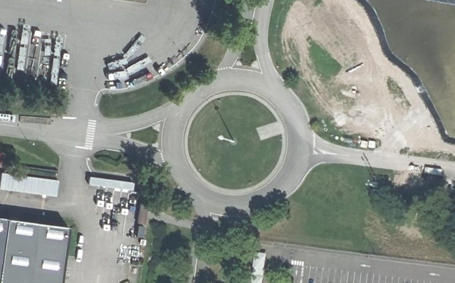 Vue aérienne du Rond-point anonyme n°26371863