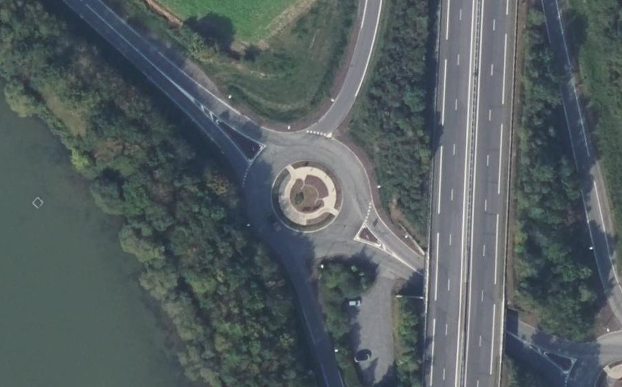Vue aérienne du Rond-point anonyme n°26374448