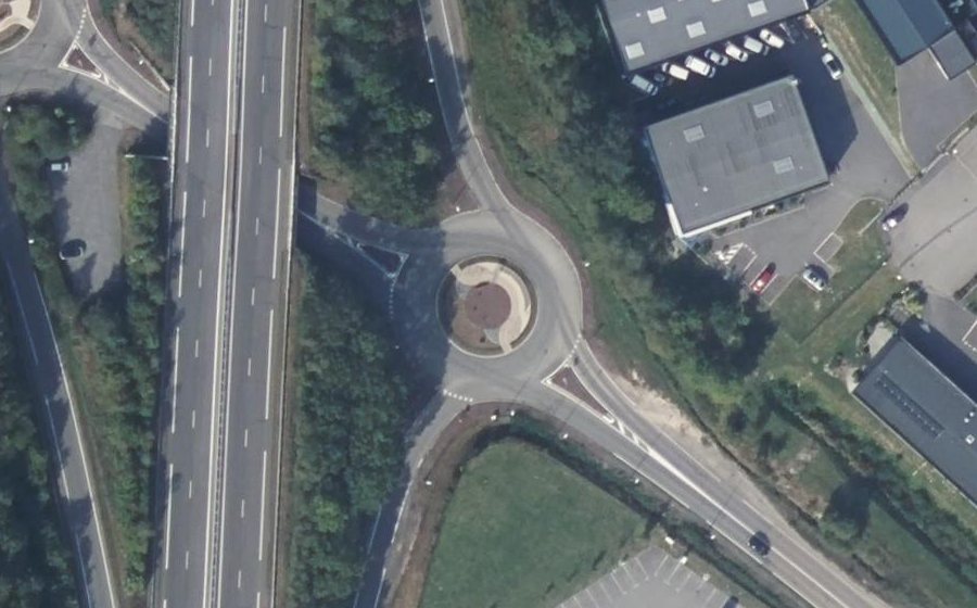 Vue aérienne du Rond-point anonyme n°26374449