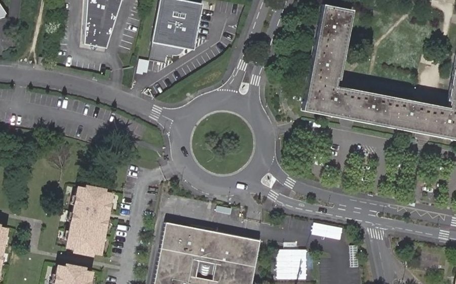 Vue aérienne du Rond-point anonyme n°26374712
