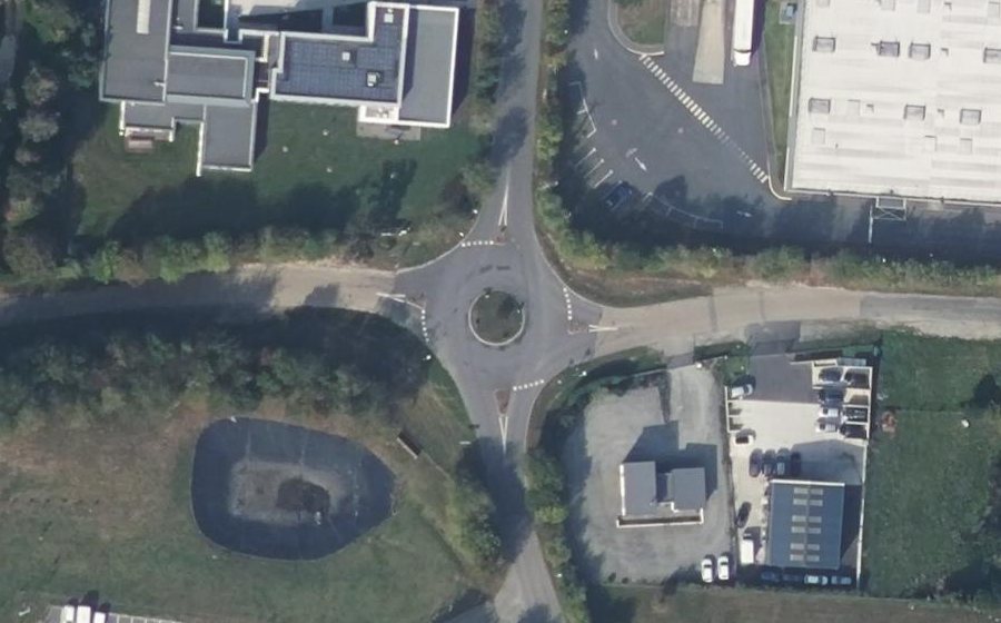 Vue aérienne du Rond-point anonyme n°26375478