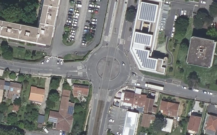 Vue aérienne du Rond-point anonyme n°26377402