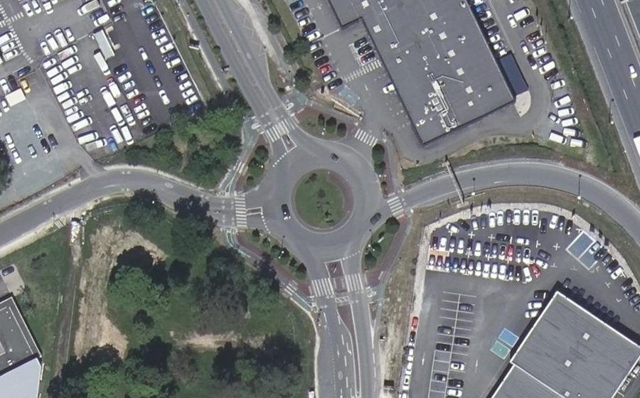 Vue aérienne du Rond-point anonyme n°26377484