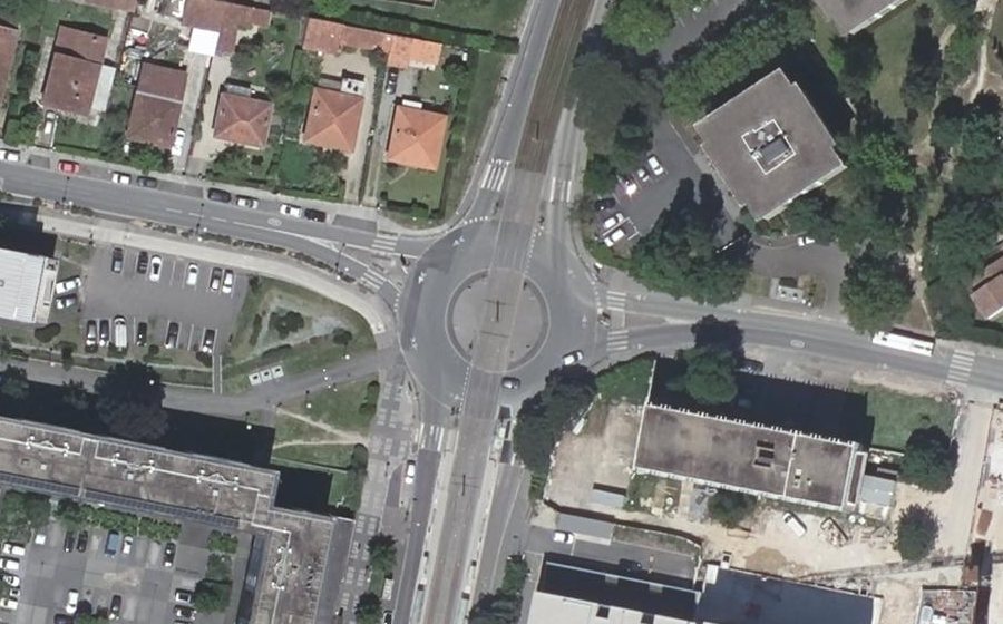 Vue aérienne du Rond-point anonyme n°26377506