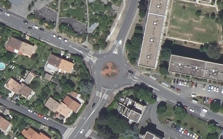 Vue aérienne du Rond-point anonyme n°26377602