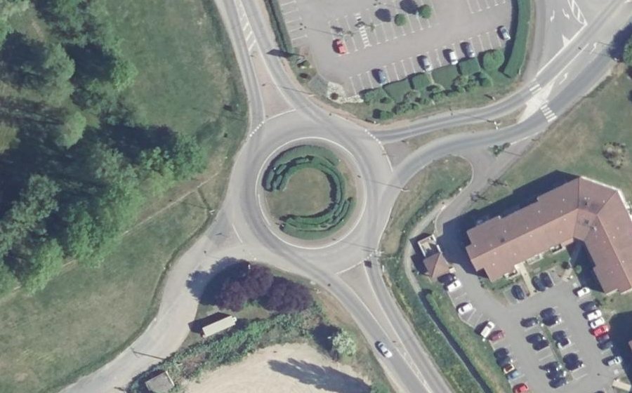 Vue aérienne du Rond-point anonyme n°26381640