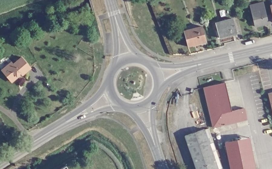 Vue aérienne du Rond-point anonyme n°26381642