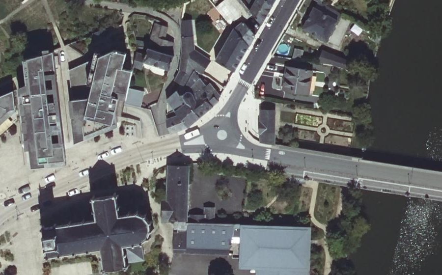 Vue aérienne du Rond-point anonyme n°26382293