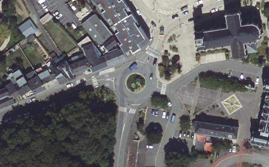 Vue aérienne du Rond-point anonyme n°26382299