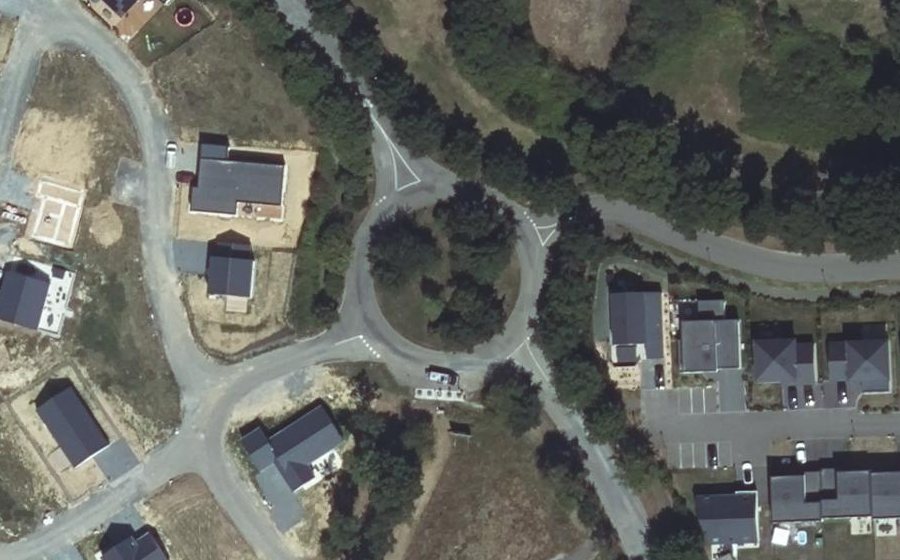 Vue aérienne du Rond-point anonyme n°26382309