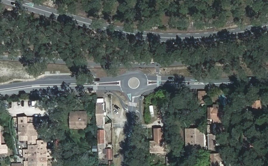 Vue aérienne du Rond-point anonyme n°26385351