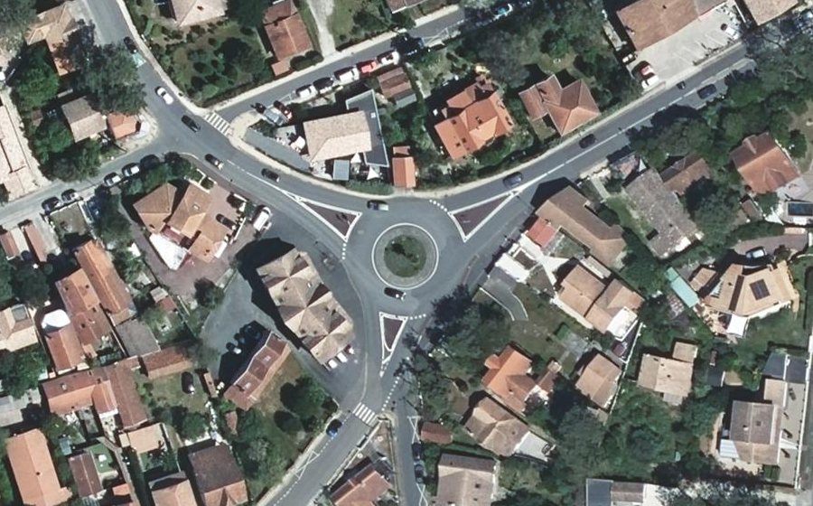 Vue aérienne du Rond-point anonyme n°26385442