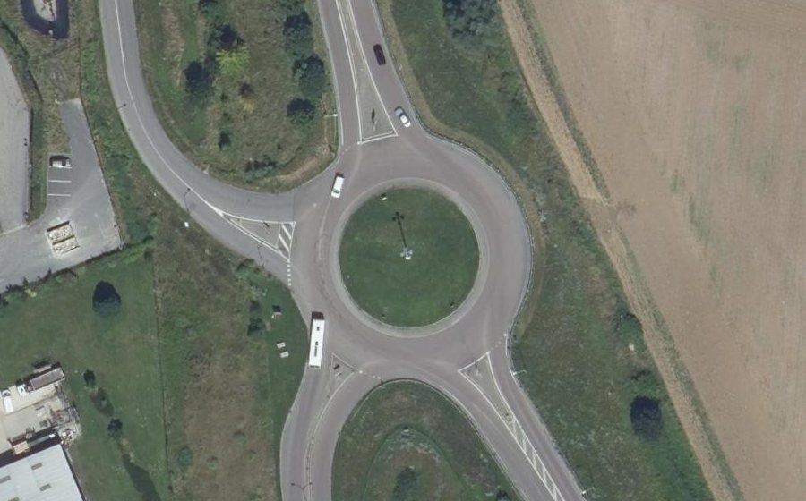 Vue aérienne du Rond-point anonyme n°26389795
