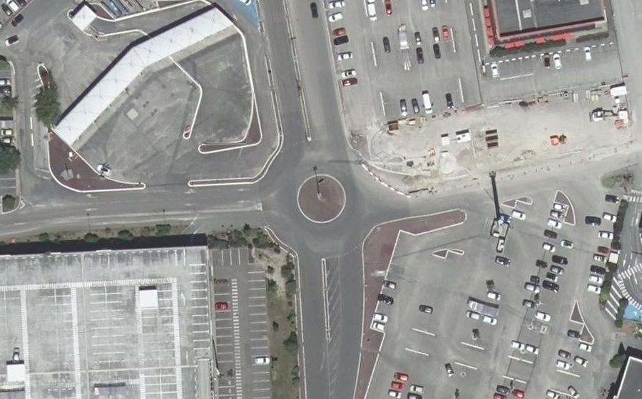 Vue aérienne du Rond-point anonyme n°26389833