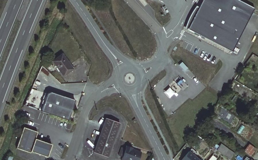 Vue aérienne du Rond-point anonyme n°26390669