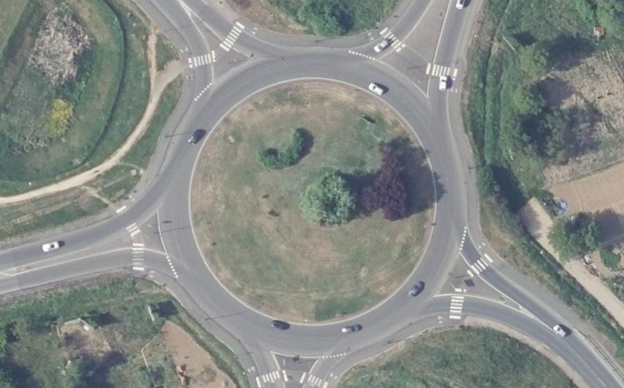 Vue aérienne du Rond-point anonyme n°26395998