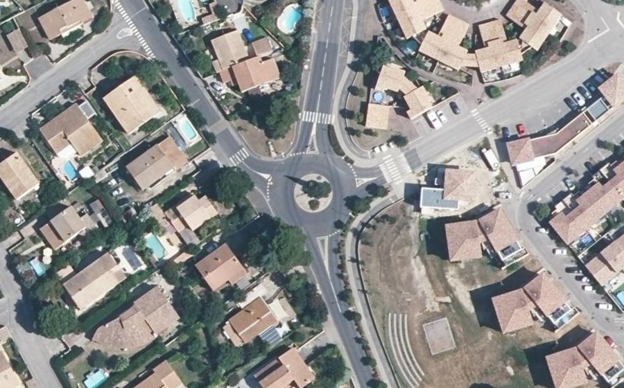 Vue aérienne du Rond-point anonyme n°263965759