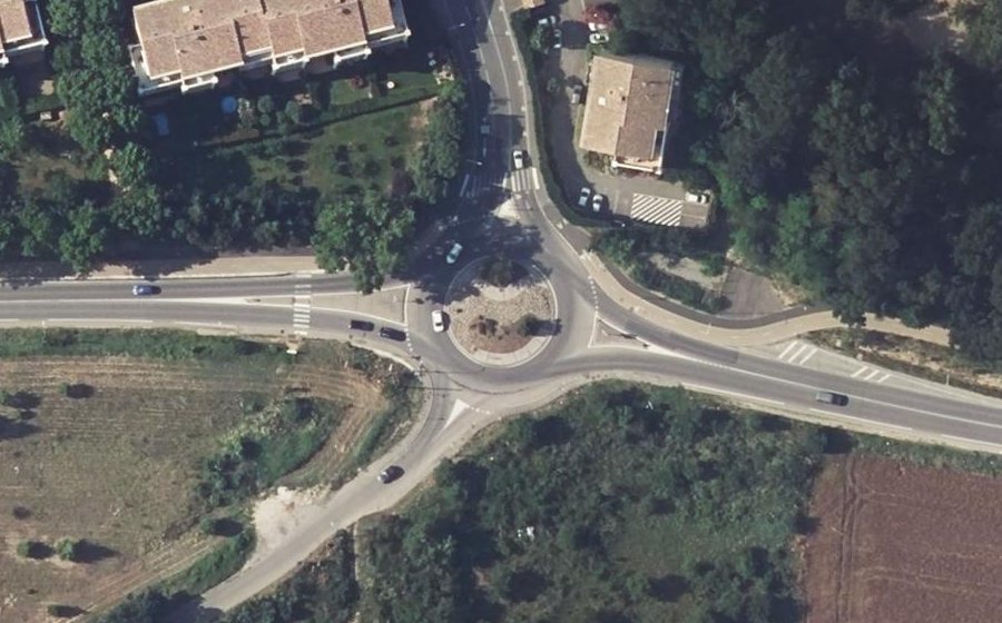 Vue aérienne du Rond-point anonyme n°26396931