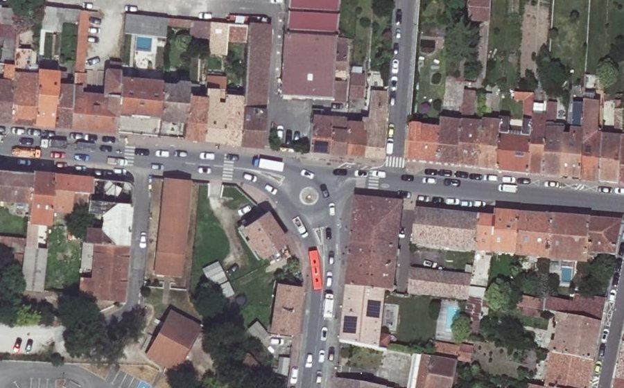 Vue aérienne du Rond-point anonyme n°263976694