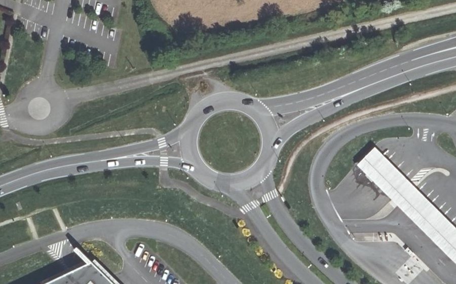 Vue aérienne du Rond-point anonyme n°263980634
