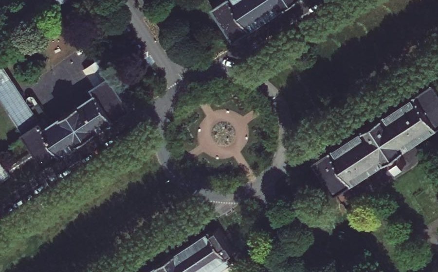 Vue aérienne du Rond-point anonyme n°263987681