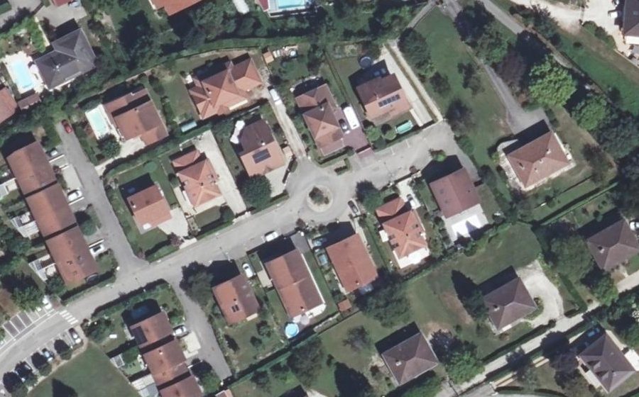 Vue aérienne du Rond-point anonyme n°263991898