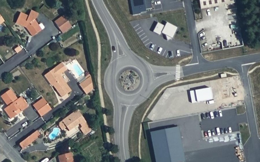 Vue aérienne du Rond-point anonyme n°264004190