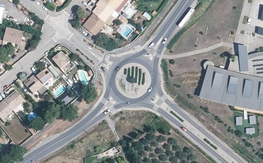 Vue aérienne du Rond-point anonyme n°264011864