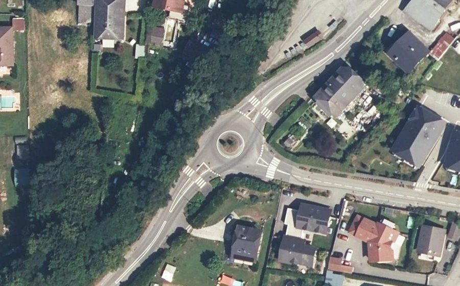 Vue aérienne du Rond-point anonyme n°26403251