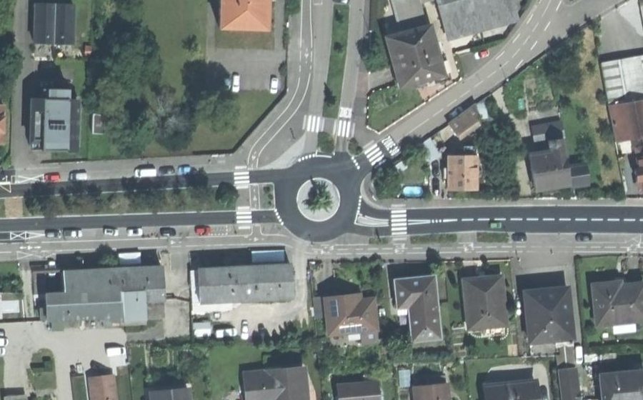 Vue aérienne du Rond-point anonyme n°26403880