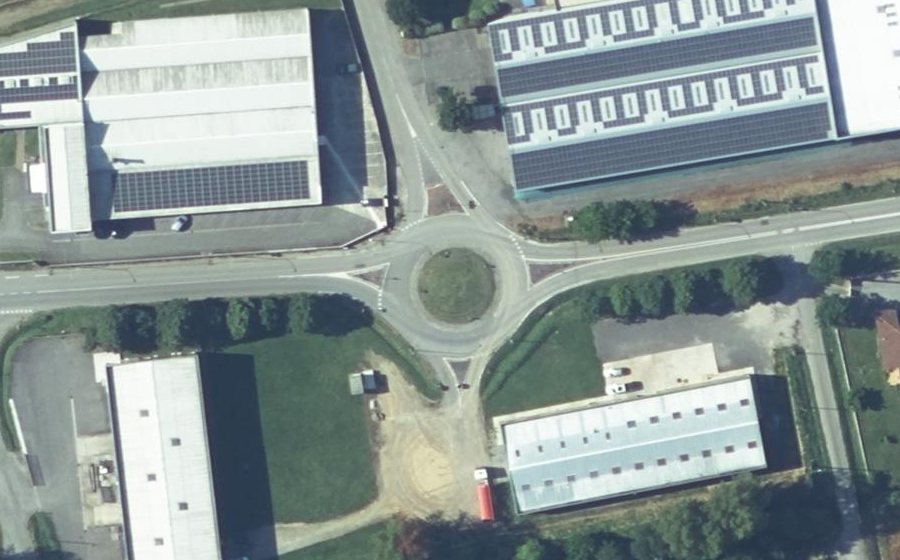 Vue aérienne du Rond-point anonyme n°26405253