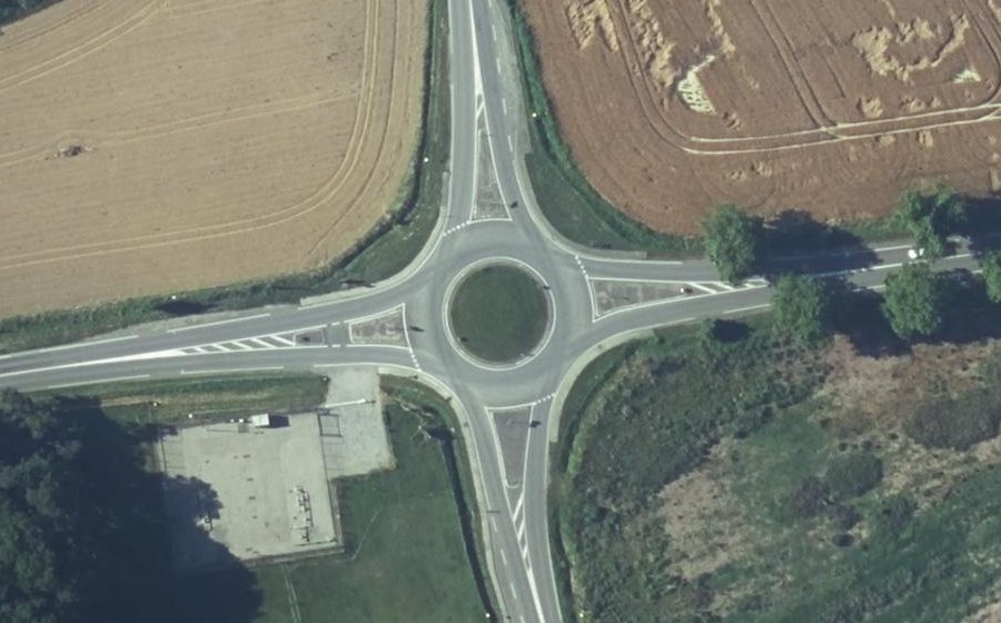 Vue aérienne du Rond-point anonyme n°26405255