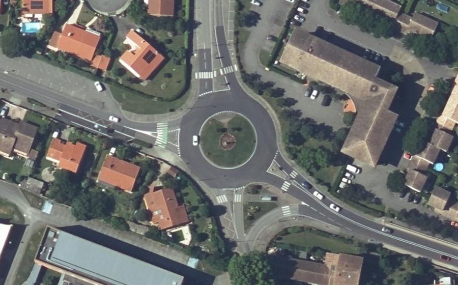 Vue aérienne du Rond-point anonyme n°26405523