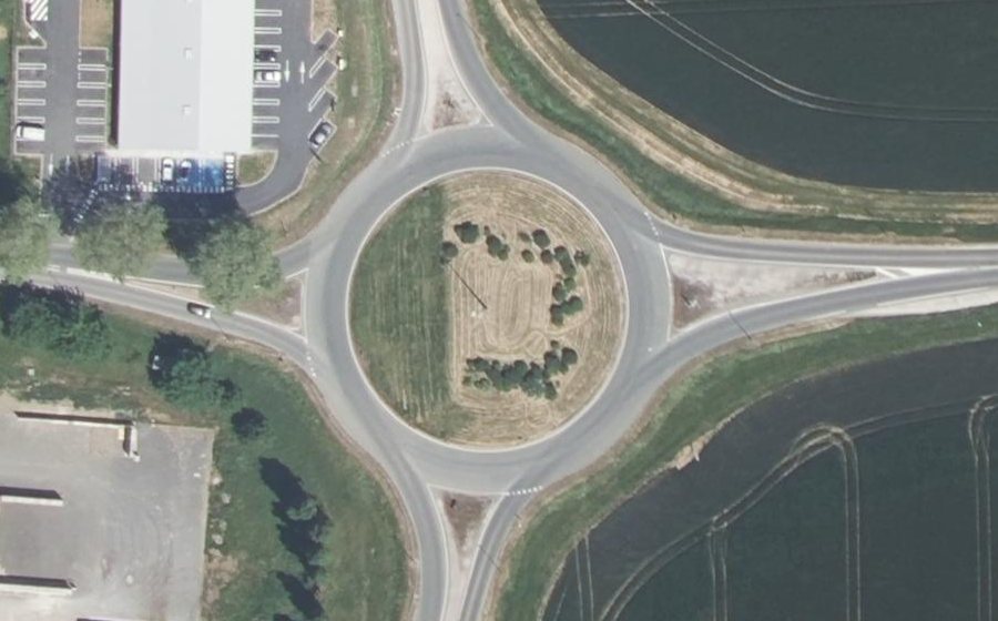 Vue aérienne du Rond-point anonyme n°26411247