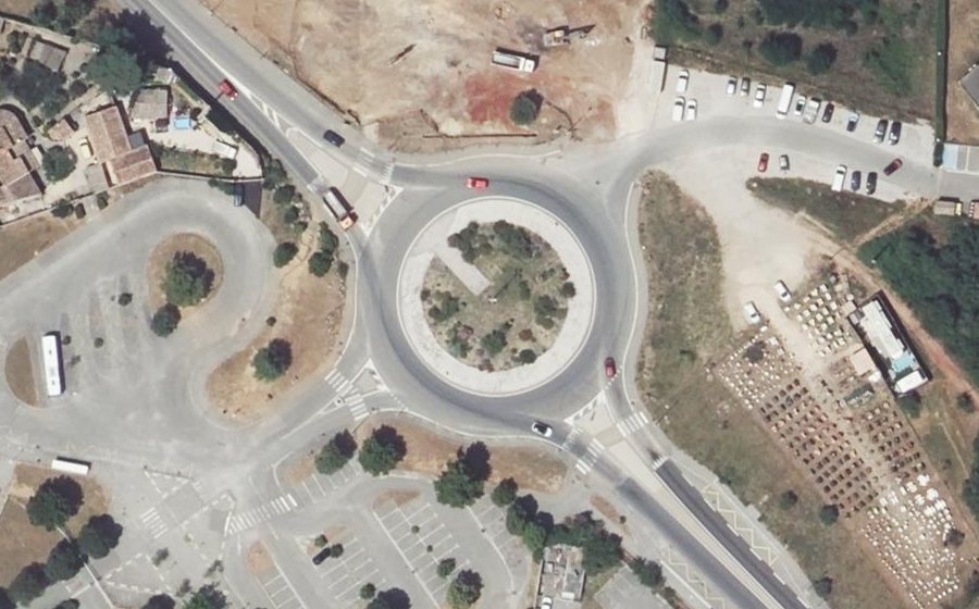 Vue aérienne du Rond-point anonyme n°26412795