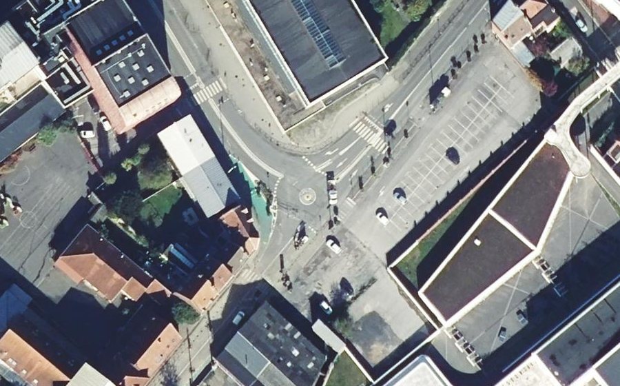 Vue aérienne du Rond-point anonyme n°264129453