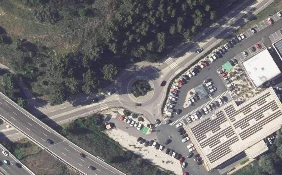 Vue aérienne du Rond-point anonyme n°26413030