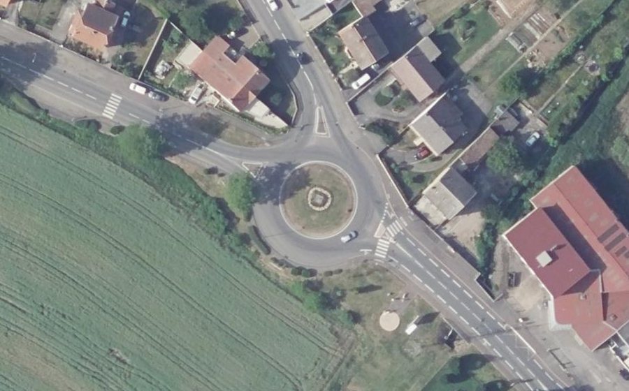 Vue aérienne du Rond-point anonyme n°26414531