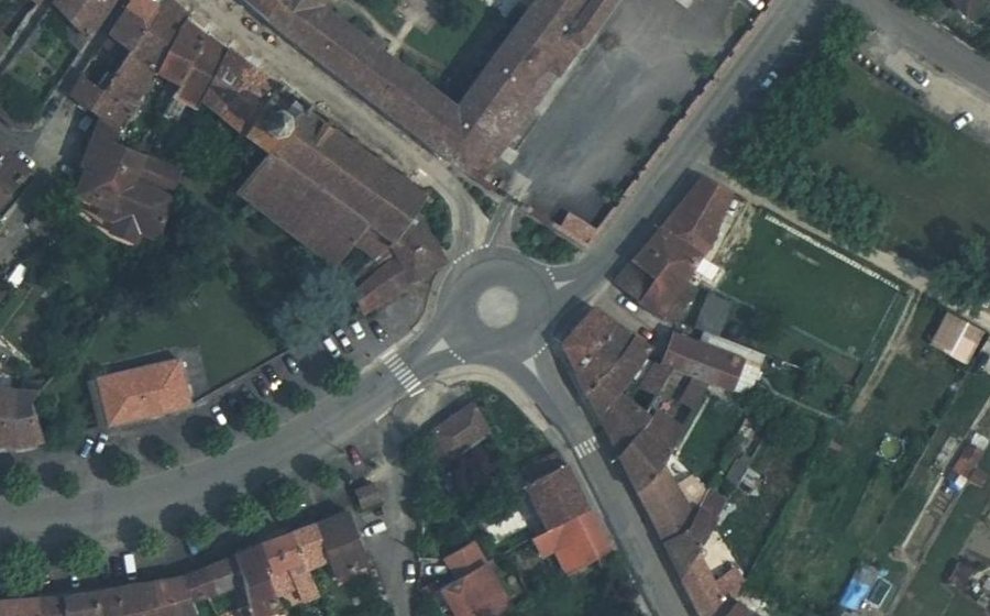 Vue aérienne du Rond-point anonyme n°26415088