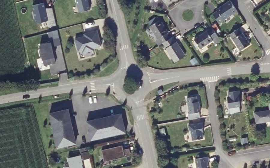 Vue aérienne du Rond-point anonyme n°264169313