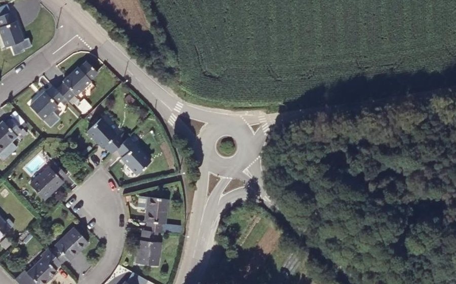 Vue aérienne du Rond-point anonyme n°264169663