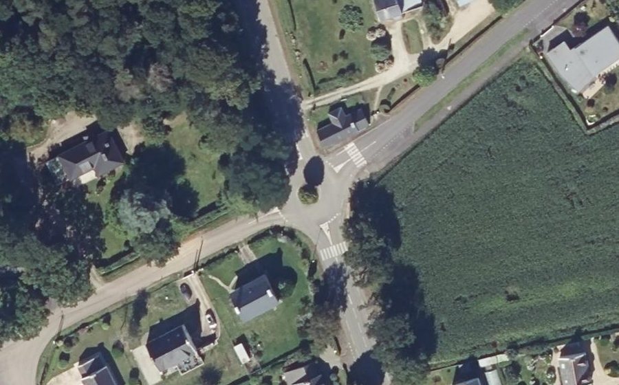Vue aérienne du Rond-point anonyme n°264169917