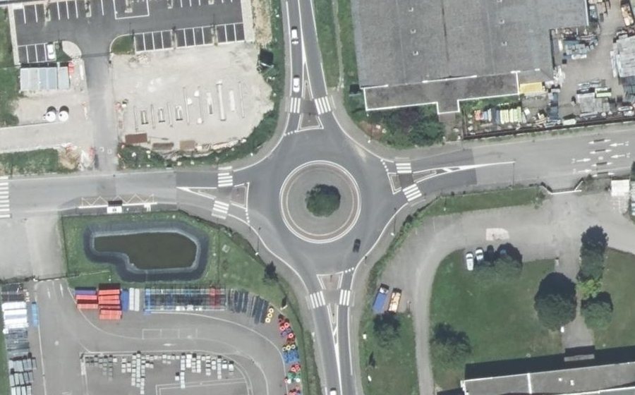 Vue aérienne du Rond-point anonyme n°26418034