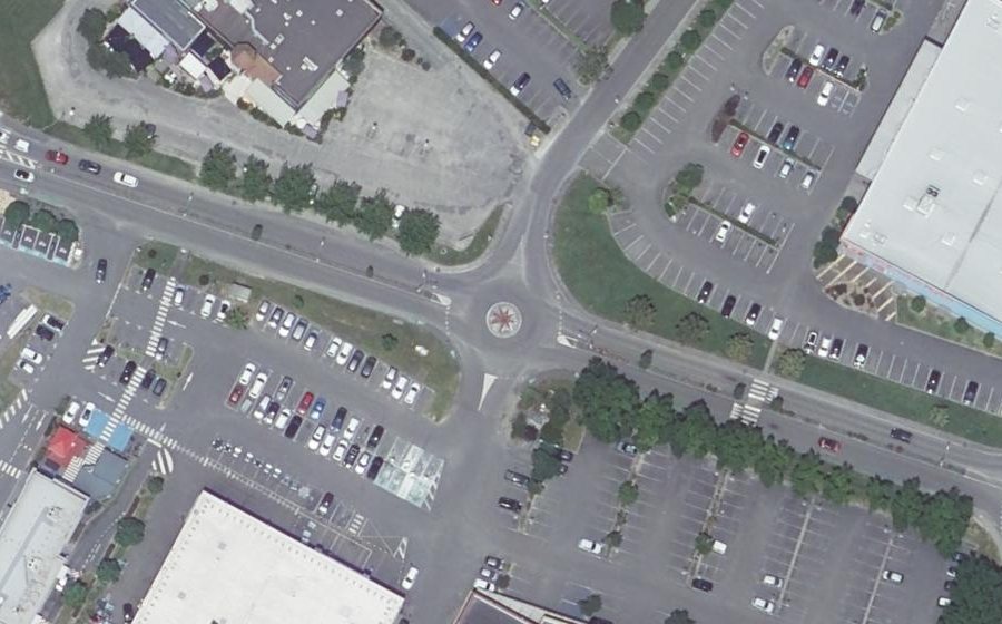 Vue aérienne du Rond-point anonyme n°264184731