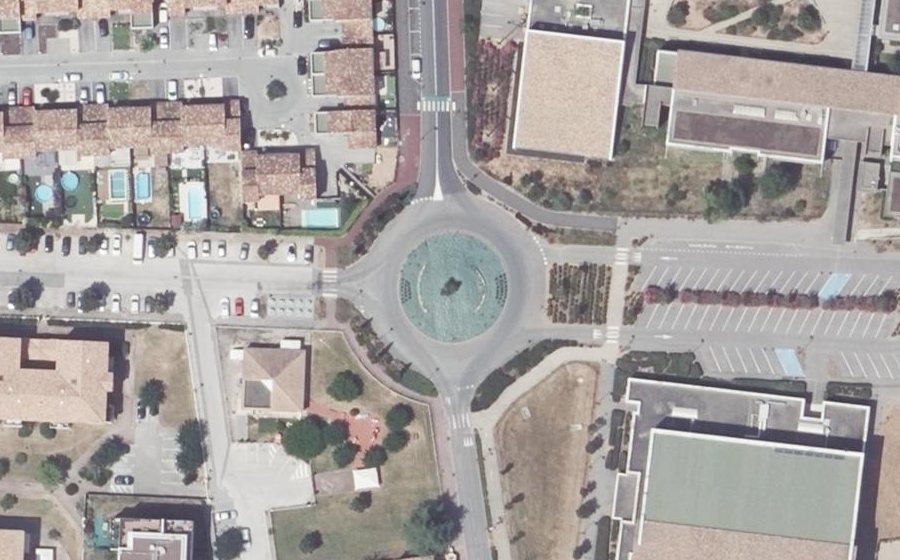 Vue aérienne du Rond-point anonyme n°264195331