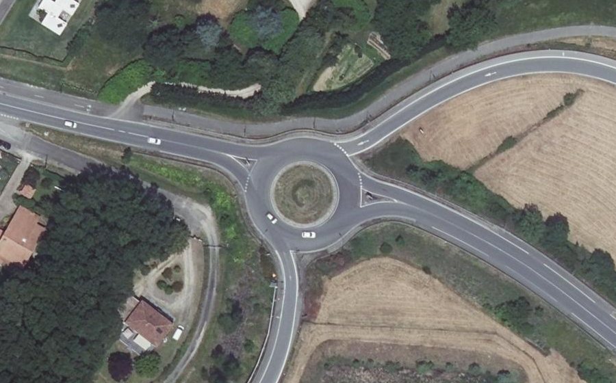 Vue aérienne du Rond-point anonyme n°264205836