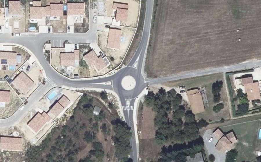 Vue aérienne du Rond-point anonyme n°26421878