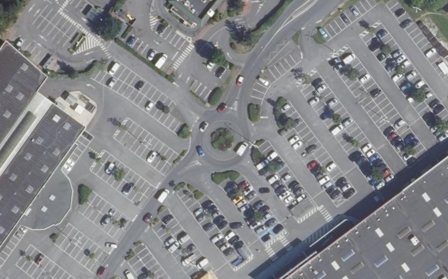 Vue aérienne du Rond-point anonyme n°264221592